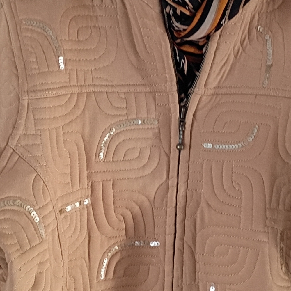 Laura Ashley Women's Beige Quilted Sequin Jacket.Pit To Pit 22" - Picture 6 of 6